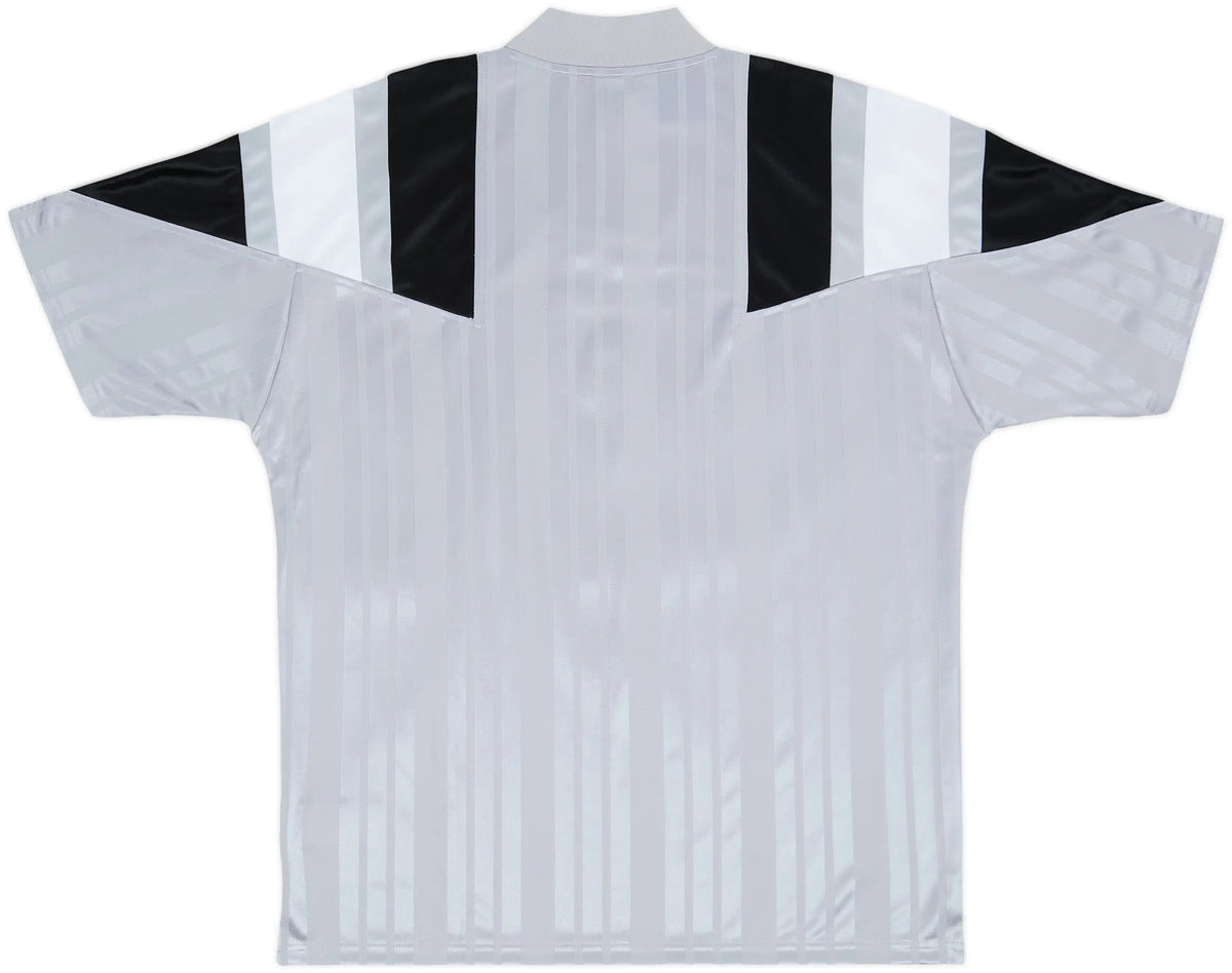 Juventus adidas Originals Training Kit 26-27