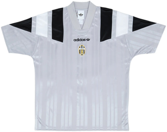 Juventus adidas Originals Training Kit 26-27