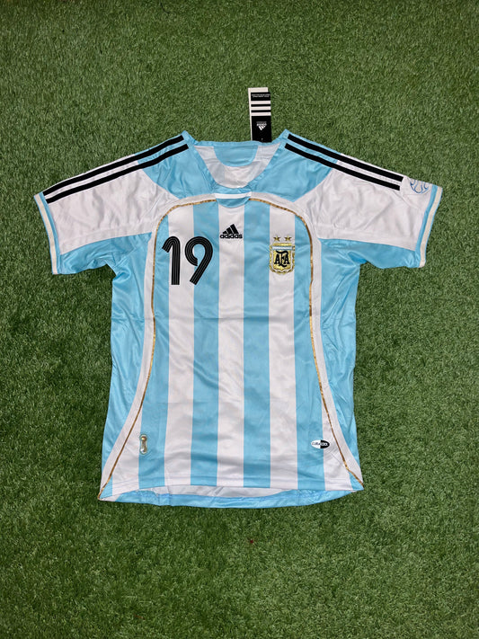 Argentina Home Retro Kit 2006  -  MESSI 19