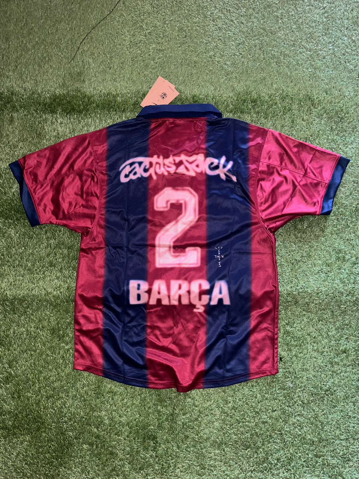 Barcelona x Travis Scott Retro 2001