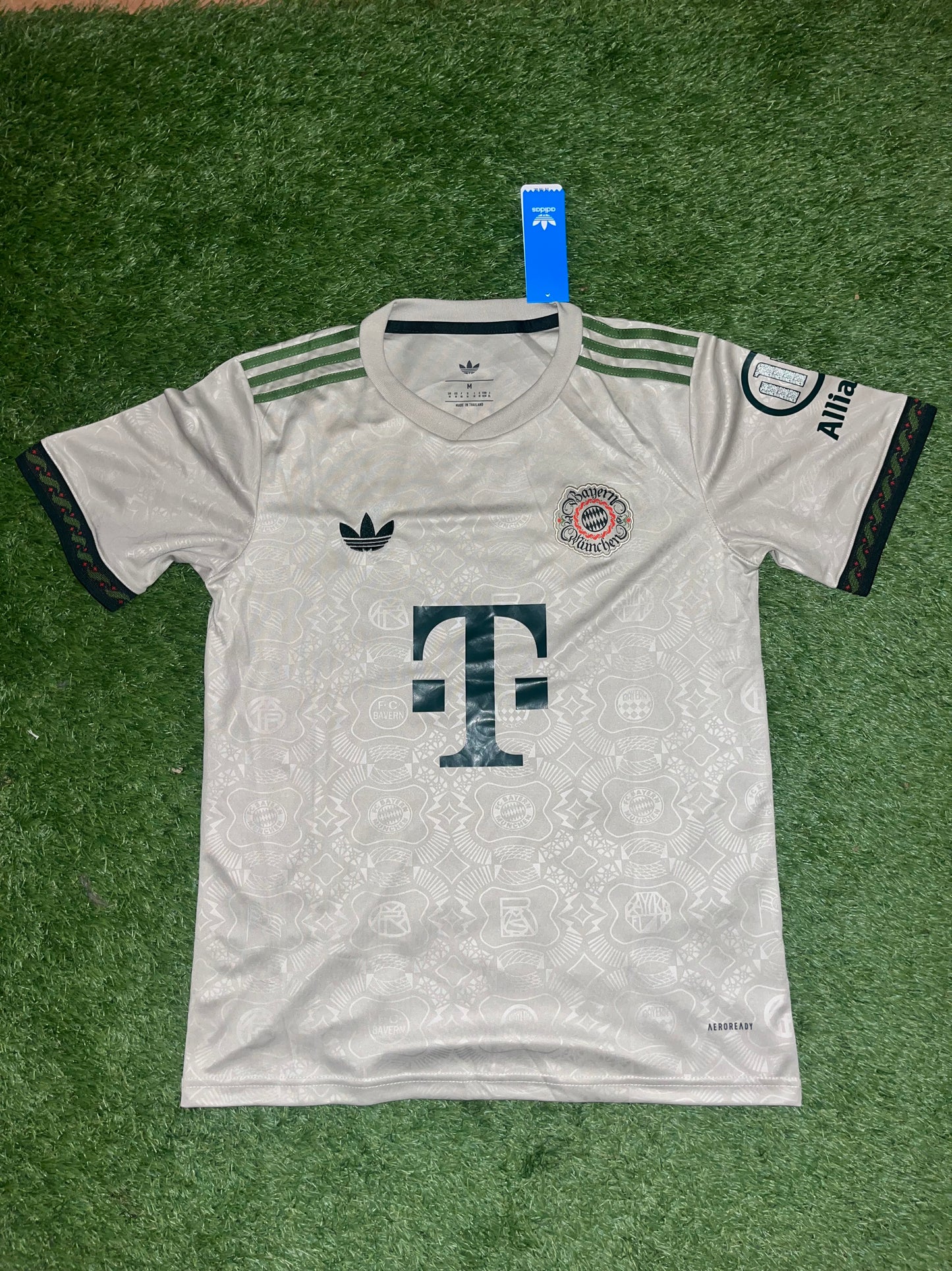 Bayern München 25-26 Oktoberfest Kit